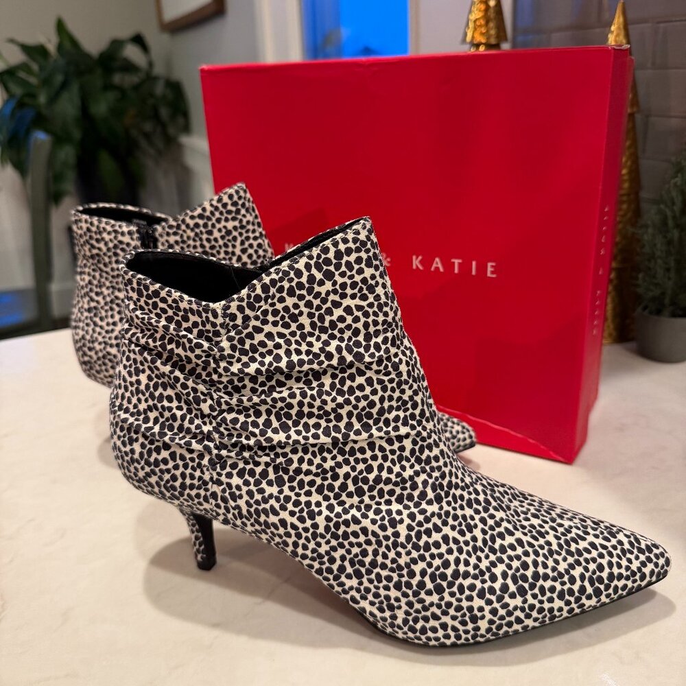NIB Kelly & Katie Black & White Pointy Heeled Boots - Size 10